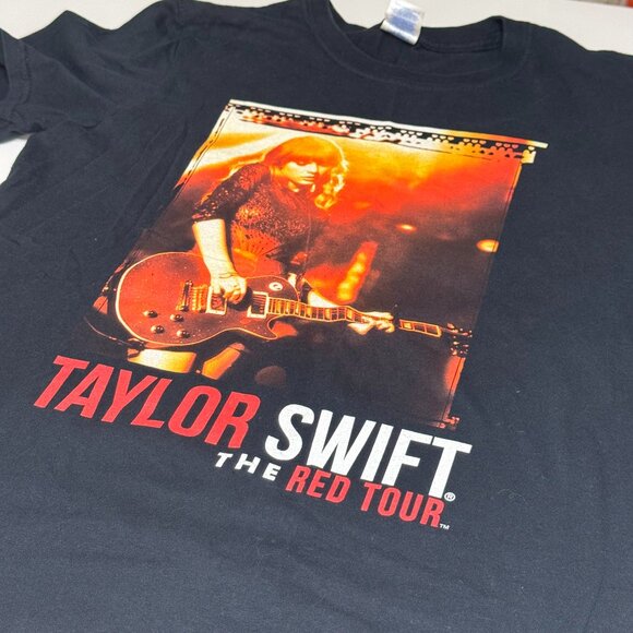 Taylor Swift Red Tour 2013 Black Concert T-Shirt w/ Tour Dates Gildan Guitar - Picture 2 of 8